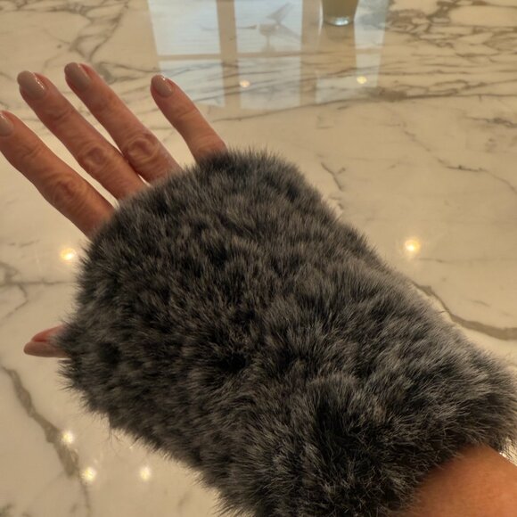 NEW Faux Fur Knitted Fingerless Mittens Neiman Marcus - Picture 4 of 6
